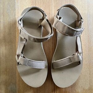 Platform Teva Gold Sandals 8